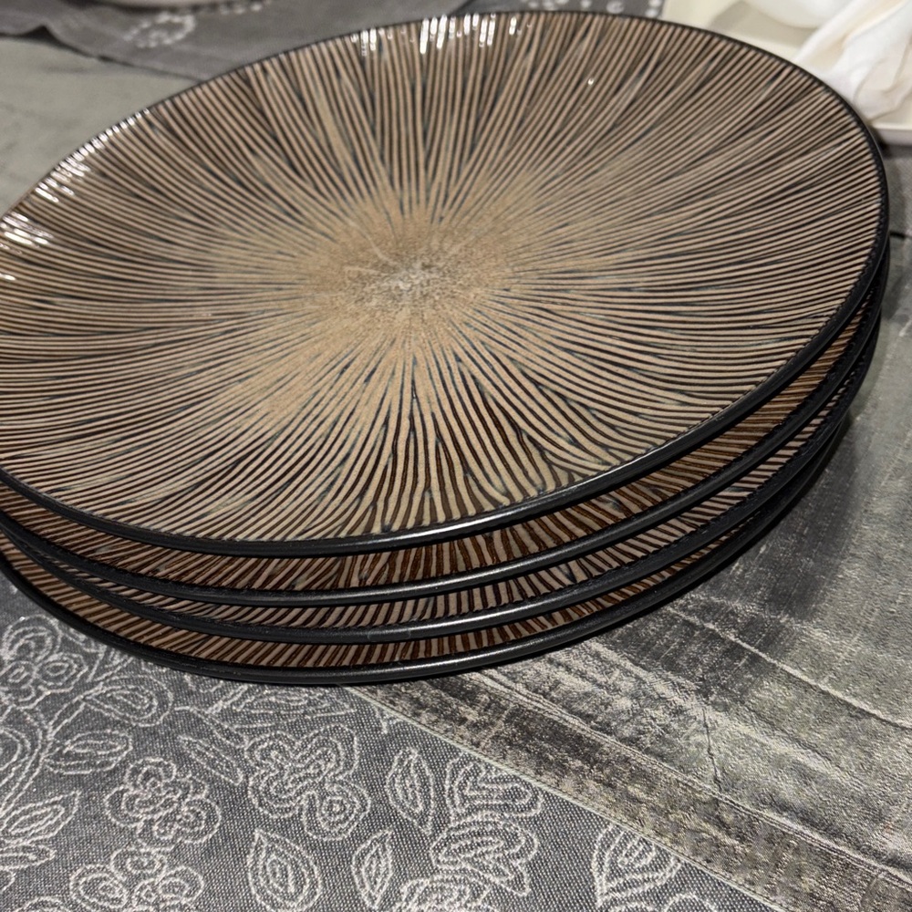 Elegant Brown Striped Dinner Plate set of 8 - Picture 2 of 3